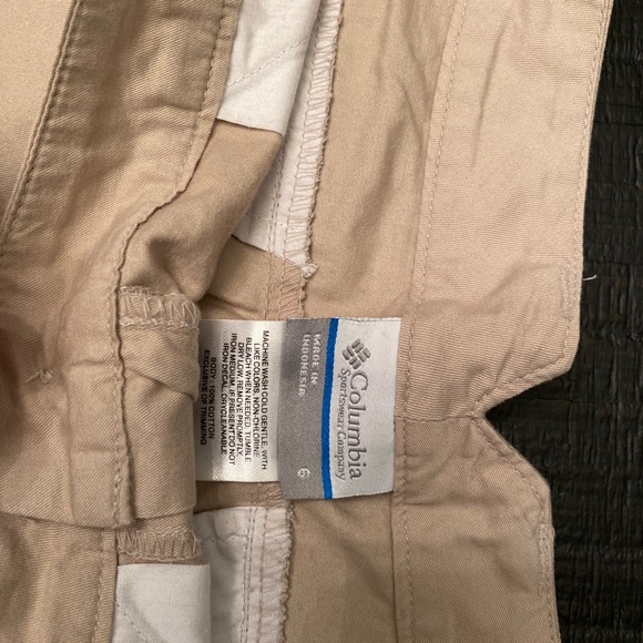 Kaki Columbia shorts size 6. Great condition like New. - Picture 3 of 5